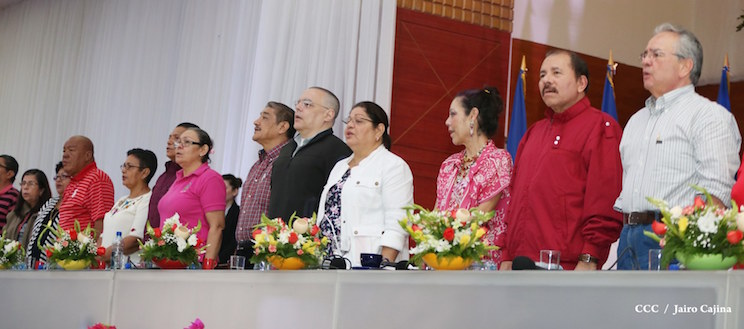 Presidente Daniel con los trabajadores